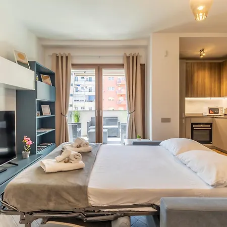 Aurealiving - Trastevere With Rooftop & Gym, Your Place In Apartment *